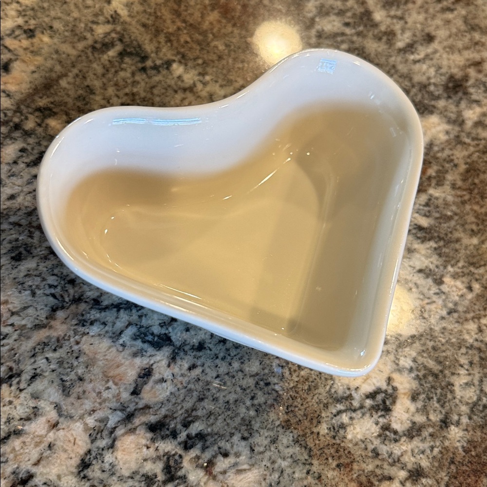 1999 Longaberger "Love Letters" heart-shaped basket and ceramic dish - Picture 2 of 8
